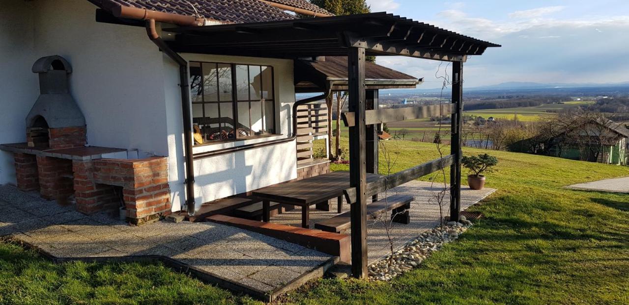 Holiday House Vilana Puconci Екстер'єр фото