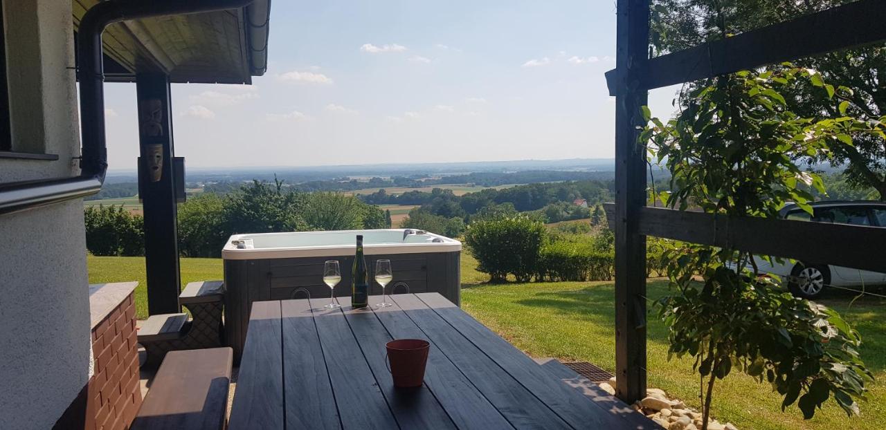 Holiday House Vilana Puconci Екстер'єр фото
